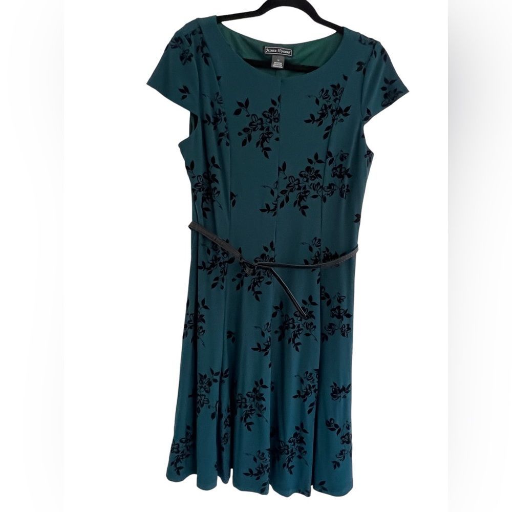 Jessica Howard Women Sleeveless Midi Dress. Size 14. Color Green and Black.